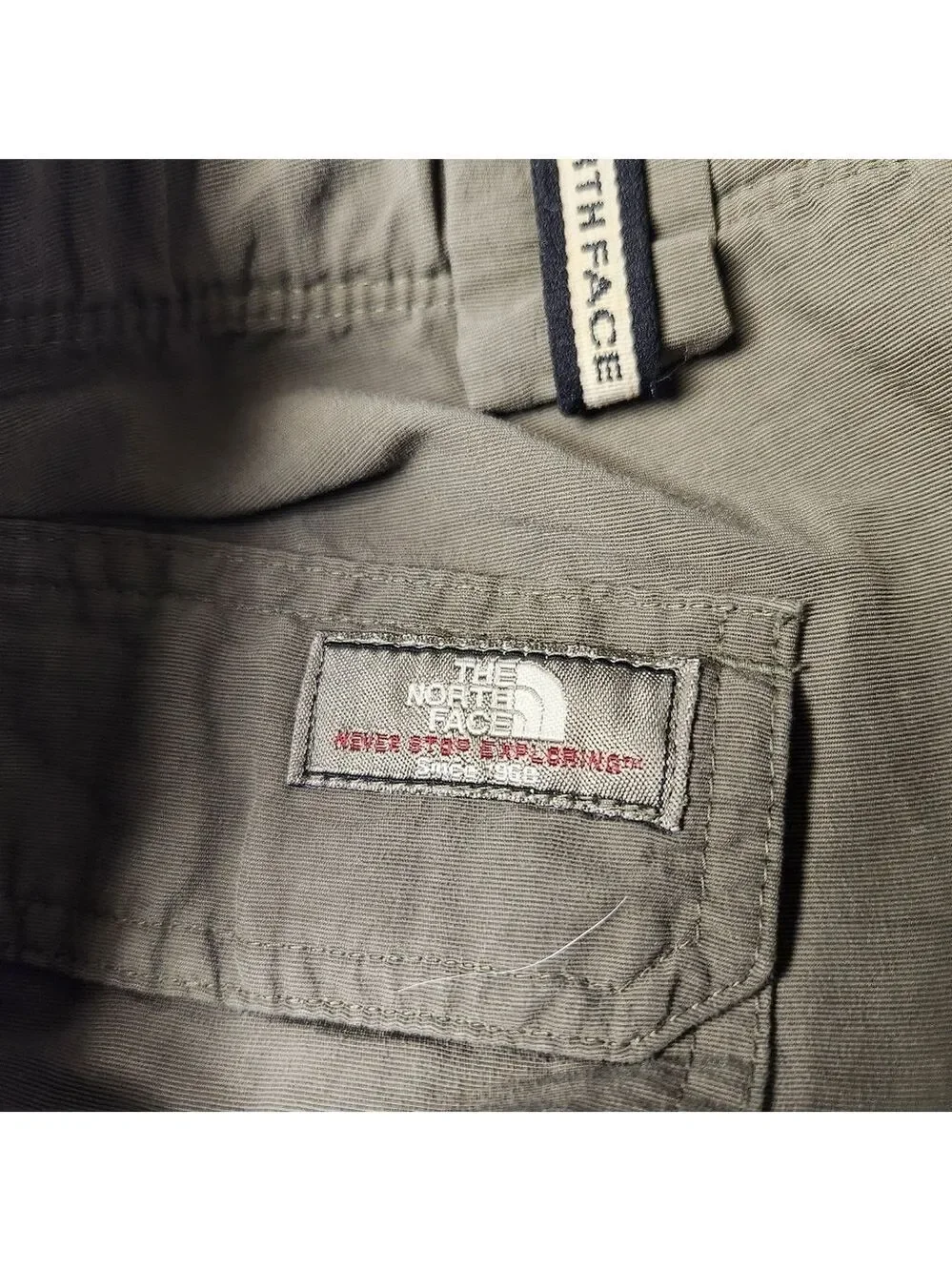 North Face Convertible Pants Mens    Sz. L Khaki Belted Nylon Zip Off Shorts